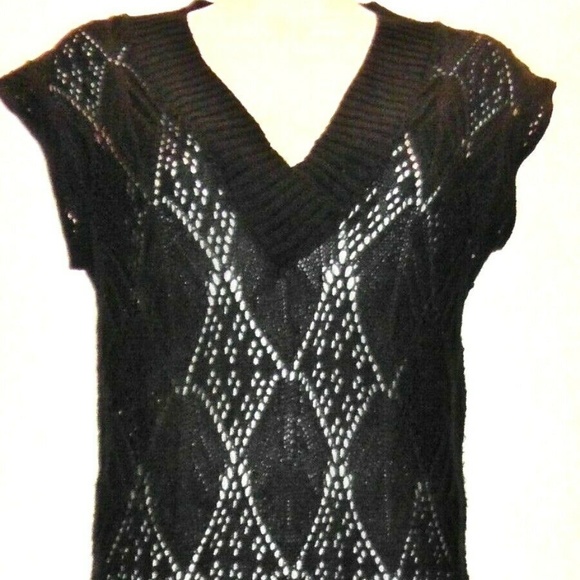 Beautiful Sleeveless Crochet-like Light Sweater